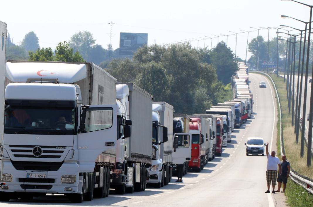 TIR'lar kapıda kaldı. Avrupa İhracatçılara bile vize eziyeti çektiriyor 1